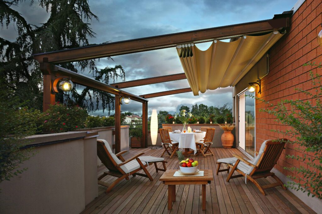 Louvered Pergola vs Retractable Roof Pergola: Which One Is Right for You? 3 Scene diagram of retractable PVC pergola
