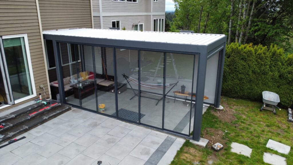 Upgrade Your Seattle Backyard with a Custom Motorized Pergola | 2117 Series 1 proveedor de pérgolas de aluminio