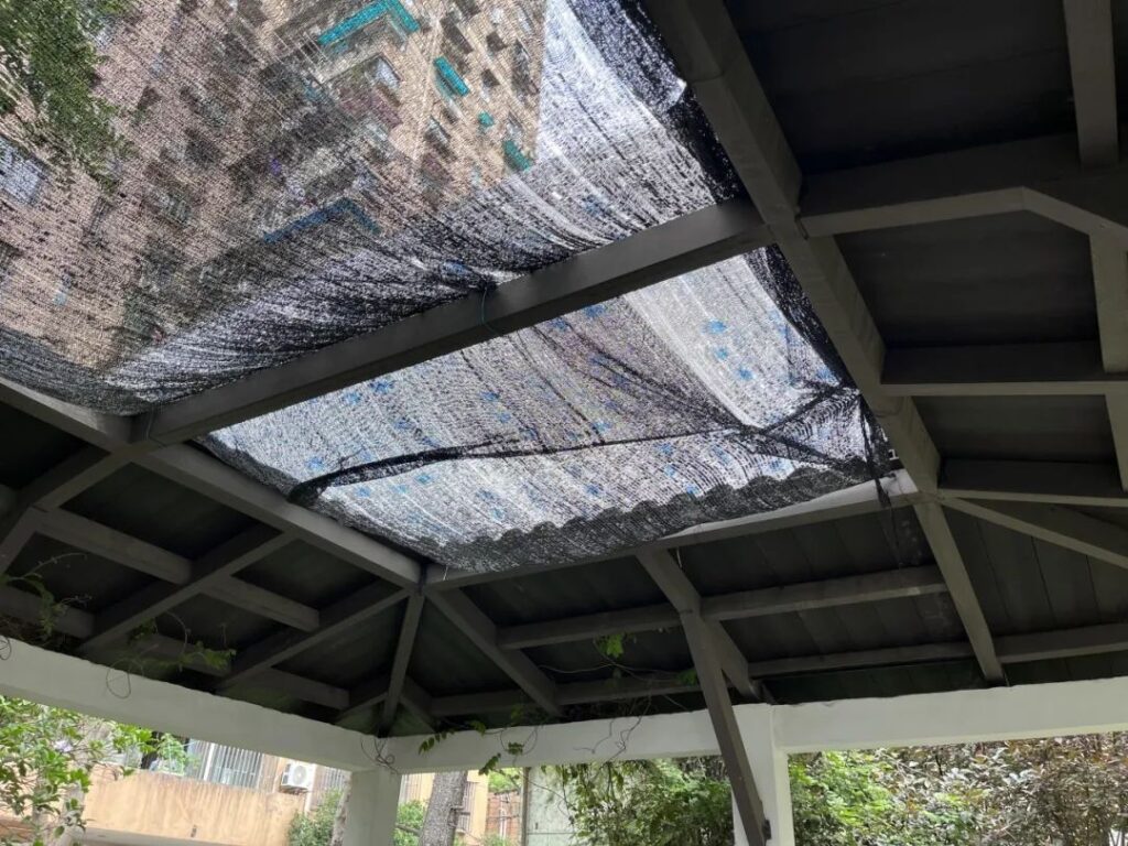 Smart Pergola vs Traditional Pergola: What’s the Real Upgrade? 5 The effect of traditional pergola + rainproof cloth