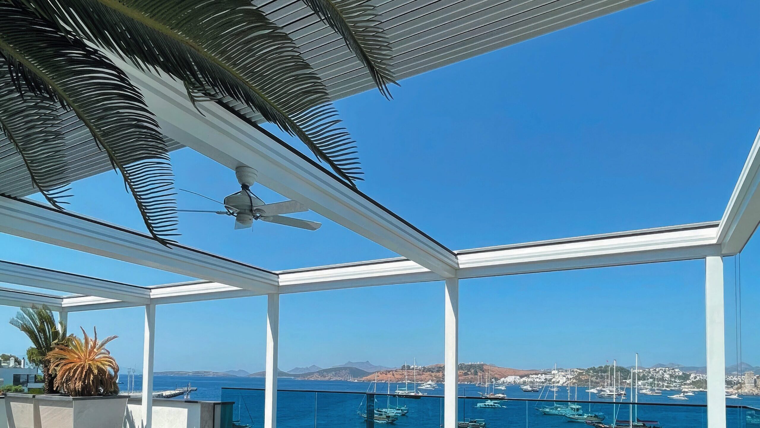 How to Choose a Pergola for Coastal Climates 1 SkySlide Retractable Louvred Pergola