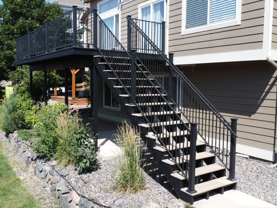 Metal elevated terrace