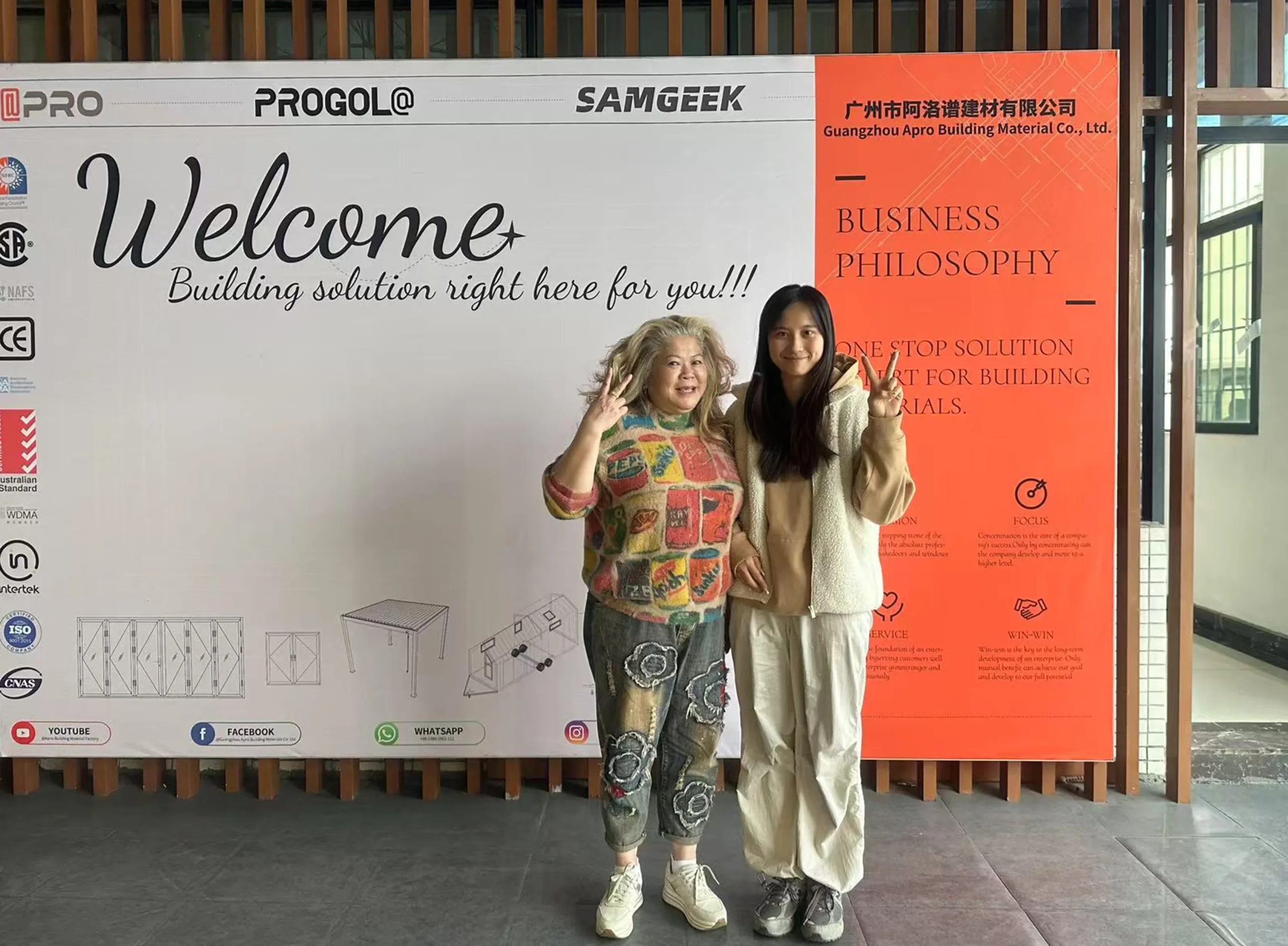 Progolas & Aprodoor's salesperson Kitty takes a photo with a customer