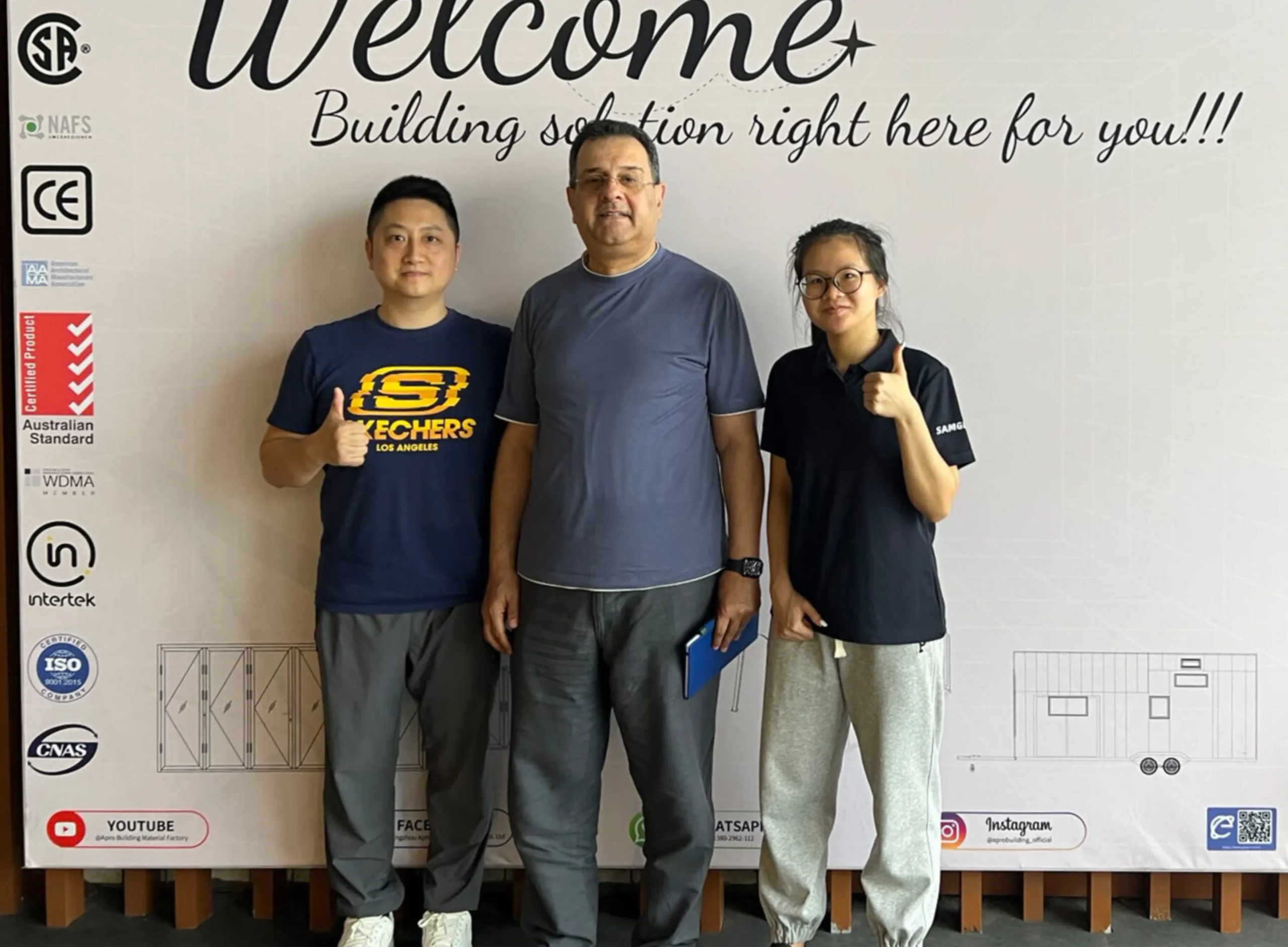 The owner and salesperson of Progolas & Aprodoor took a photo with European clients in front of the company's billboard